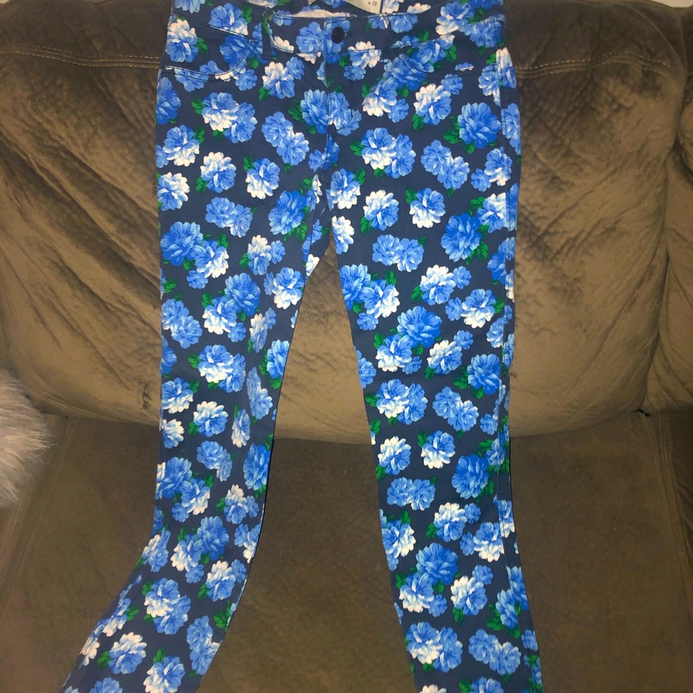 Floral jeans adorable Abercrombie!